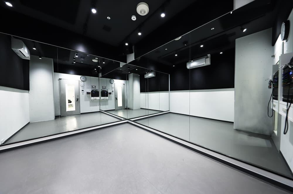 ダンススタジオの床材を徹底解説!パフォーマンスに影響する重要ポイント | NOAH STUDIO スタジオの知識